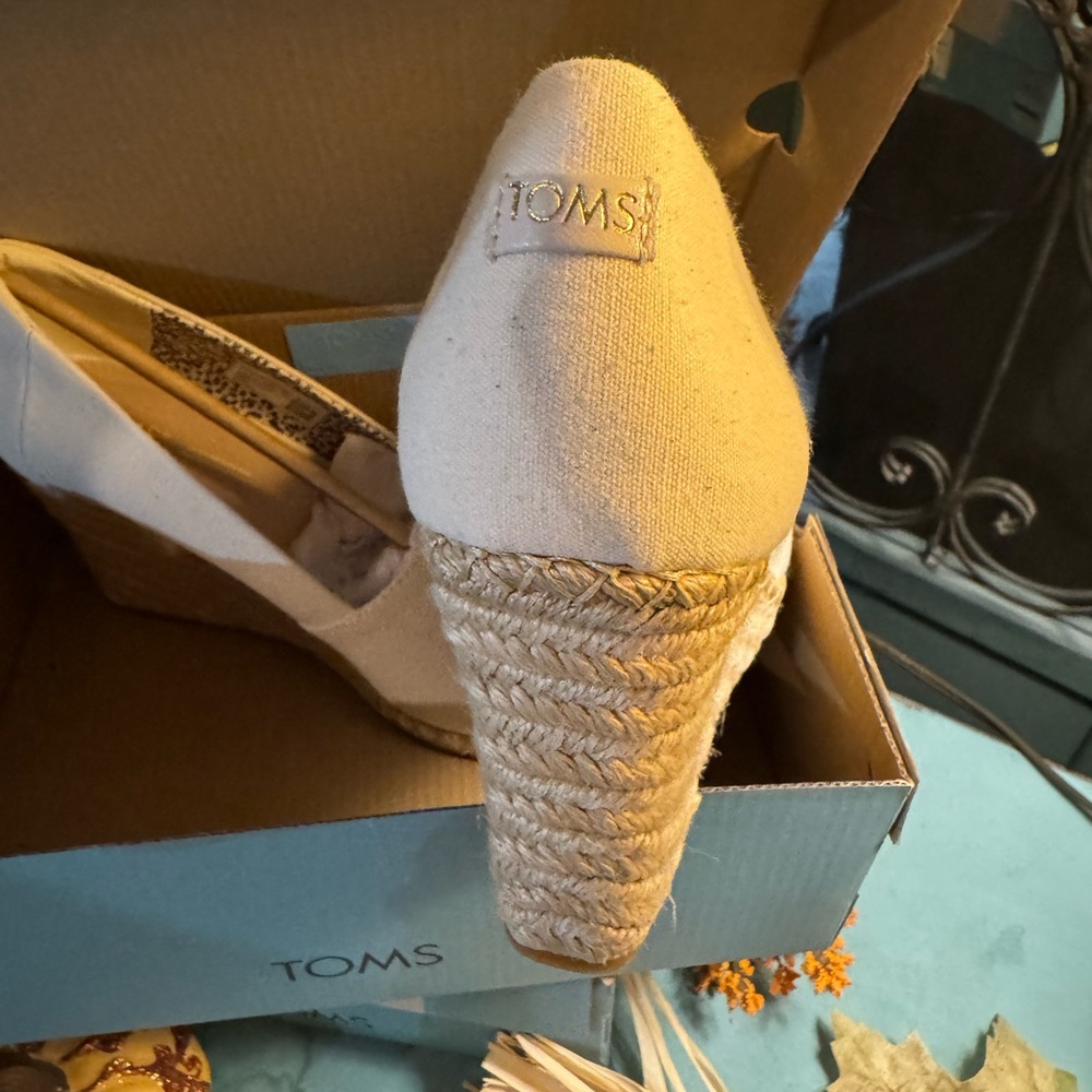 Tom’s Wedge Cream Shoe